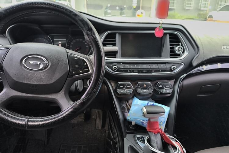 Used GAC Trumpchi GS4 2017 235T Automatic Two-Wheel Drive Luxury Smart Connectivity Version Center Console