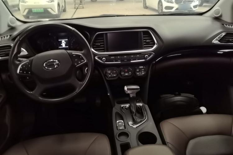 Used GAC Trumpchi GS4 2017 235T Automatic Two-Wheel Drive Luxury Smart Connectivity Version Center Console