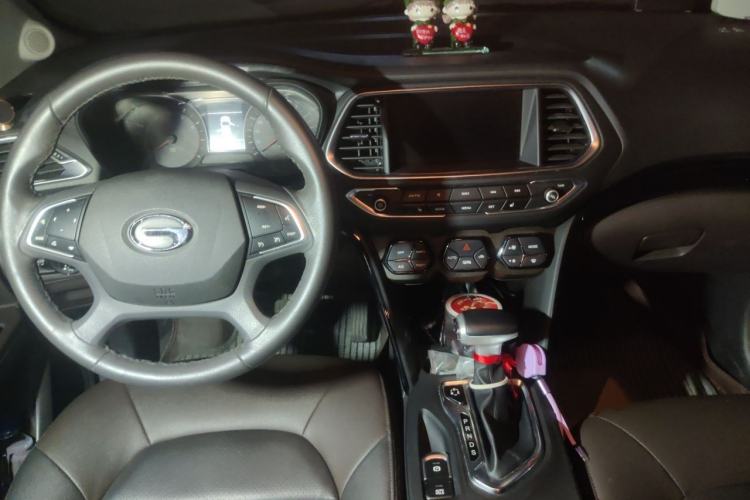Used GAC Trumpchi GS4 2017 235T Automatic Two-Wheel Drive Luxury Smart Connectivity Version Center Console