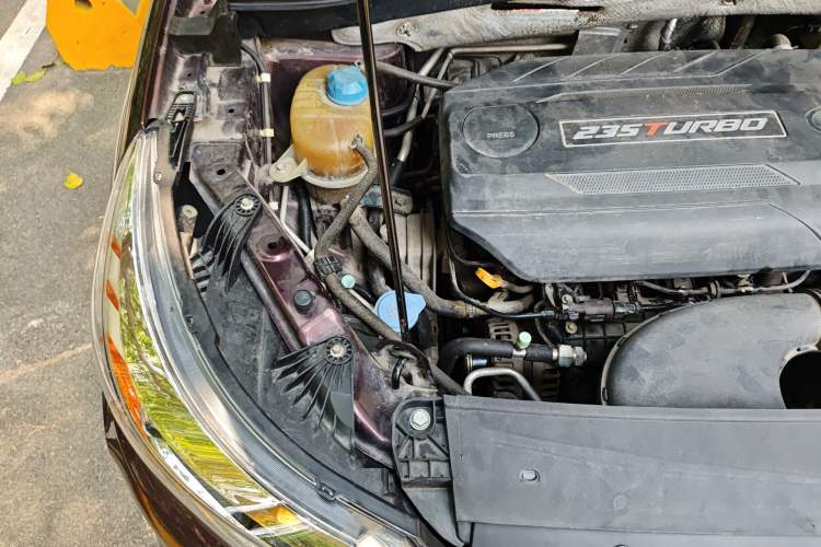 Used GAC Trumpchi GS4 2017 235T Automatic Two-Wheel Drive Luxury Smart Connectivity Version Engine Bay Right
