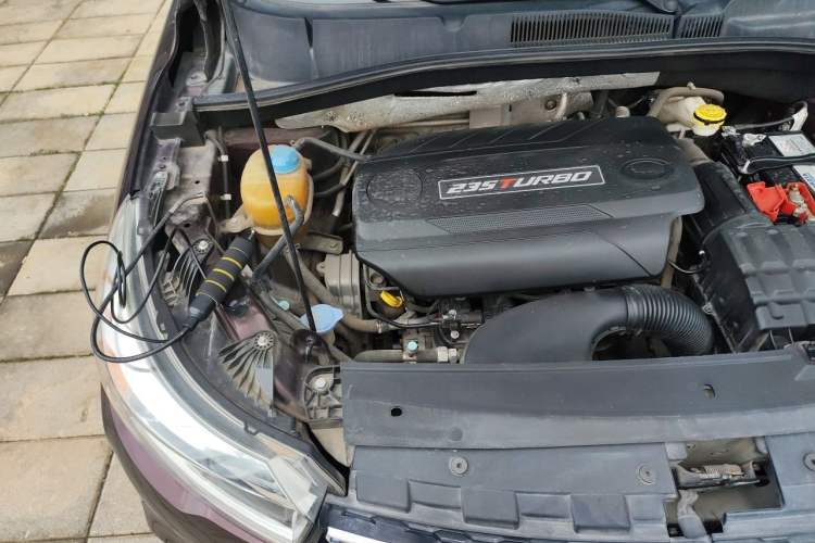Used GAC Trumpchi GS4 2017 235T Automatic Two-Wheel Drive Luxury Smart Connectivity Version Engine Bay Right