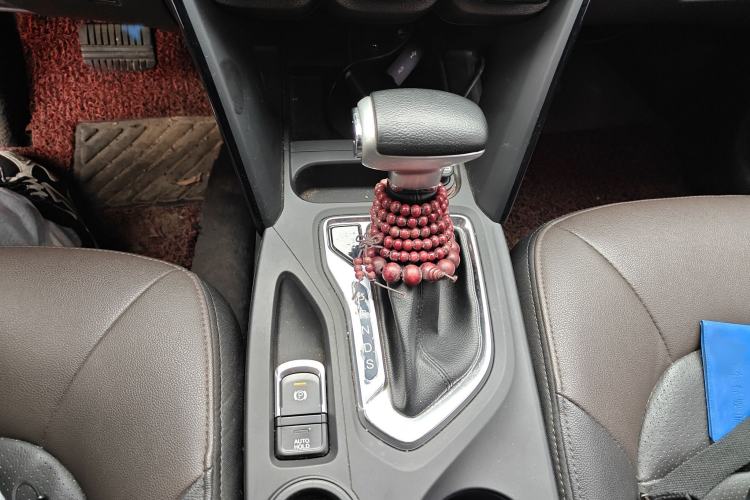 Used GAC Trumpchi GS4 2017 235T Automatic Two-Wheel Drive Luxury Smart Connectivity Version Gear Lever