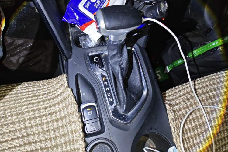 Used GAC Trumpchi GS4 2017 235T Automatic Two-Wheel Drive Luxury Smart Connectivity Version Gear Lever