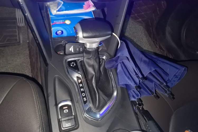 Used GAC Trumpchi GS4 2017 235T Automatic Two-Wheel Drive Elite Edition Gear Lever