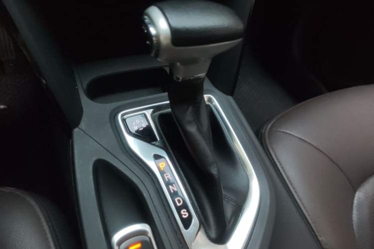 Used GAC Trumpchi GS4 2017 235T Automatic Two-Wheel Drive Luxury Smart Connectivity Version Gear Lever