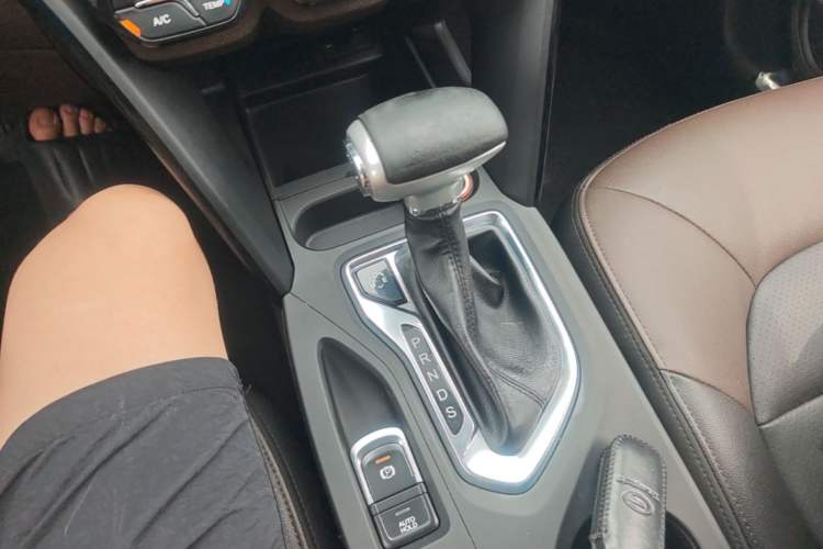 Used GAC Trumpchi GS4 2017 235T Automatic Two-Wheel Drive Luxury Smart Connectivity Version Gear Lever