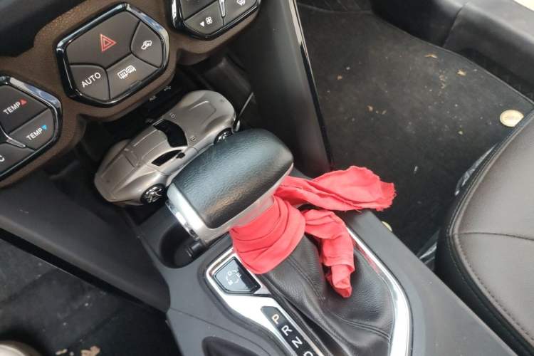 Used GAC Trumpchi GS4 2017 235T G-DCT Two-Wheel Drive Luxury Edition Gear Lever