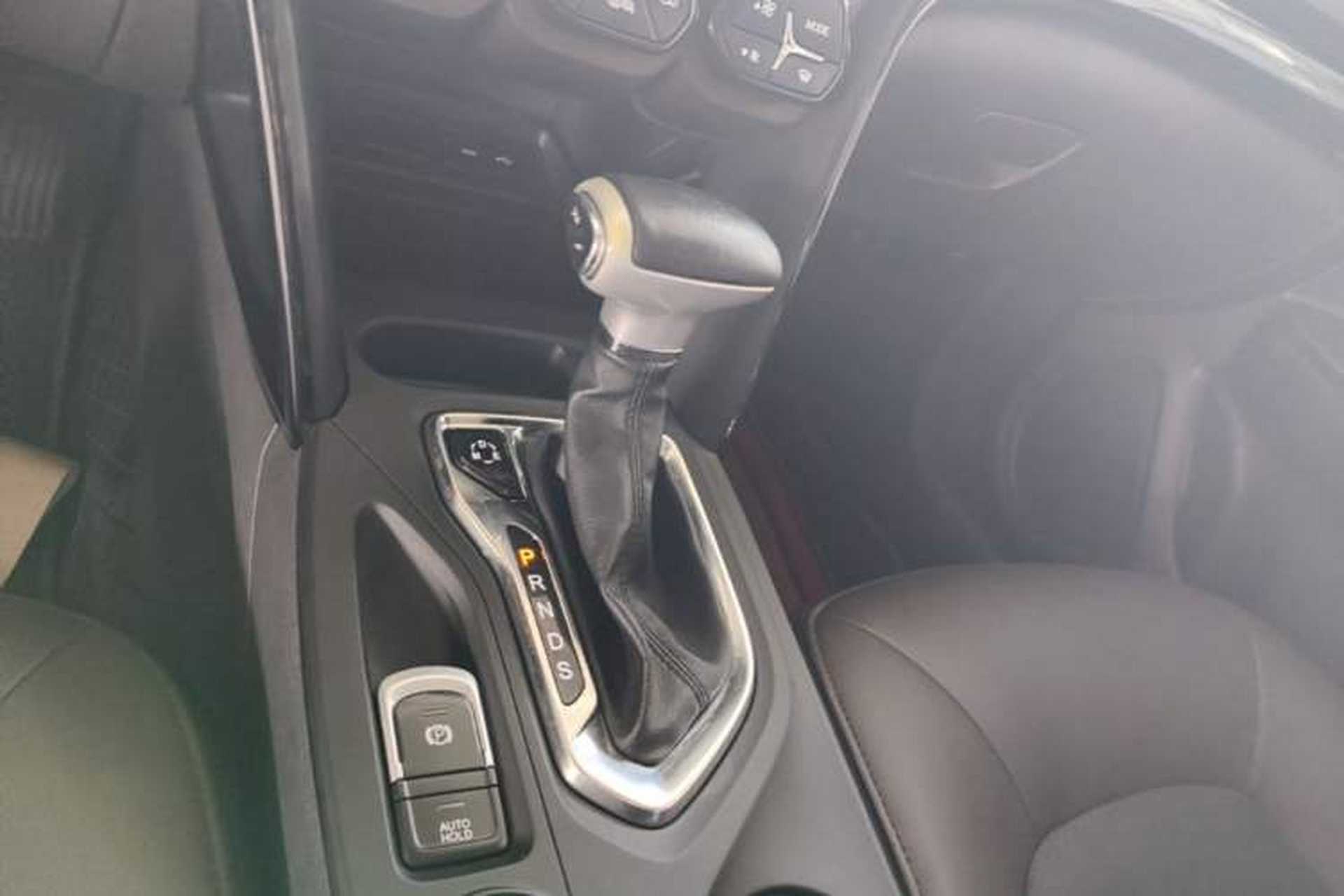 Used GAC Trumpchi GS4 2017 235T Automatic Two-Wheel Drive Luxury Smart Connectivity Version Gear Lever