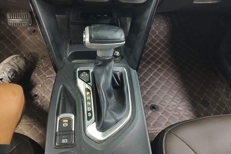 Used GAC Trumpchi GS4 2017 235T Automatic Two-Wheel Drive Luxury Smart Connectivity Version Gear Lever