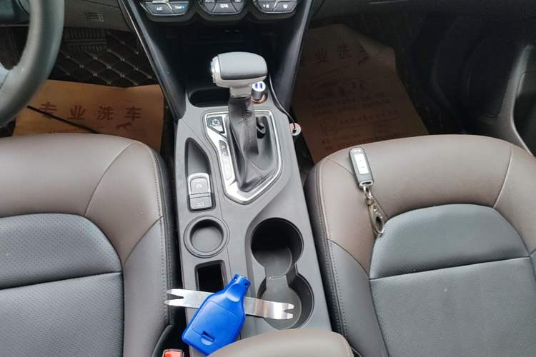 Used GAC Trumpchi GS4 2017 235T Automatic Two-Wheel Drive Luxury Smart Connectivity Version Gear Lever