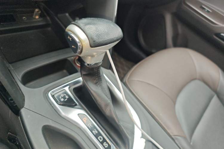 Used GAC Trumpchi GS4 2017 235T Automatic Two-Wheel Drive Elite Edition Gear Lever
