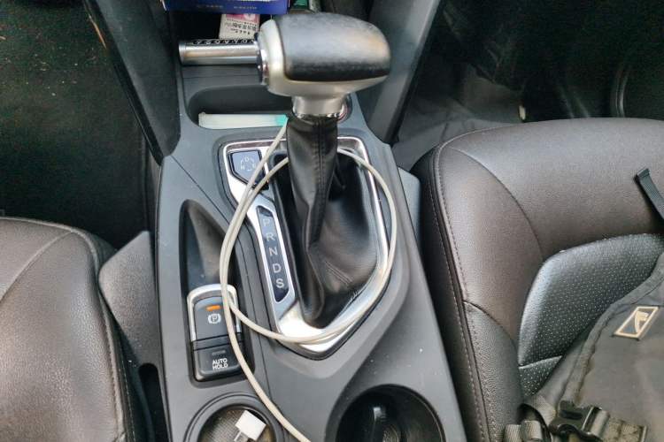 Used GAC Trumpchi GS4 2017 235T Automatic Two-Wheel Drive Luxury Smart Connectivity Version Gear Lever