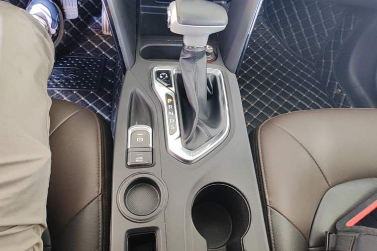 Used GAC Trumpchi GS4 2017 235T Automatic Two-Wheel Drive Elite Edition Gear Lever