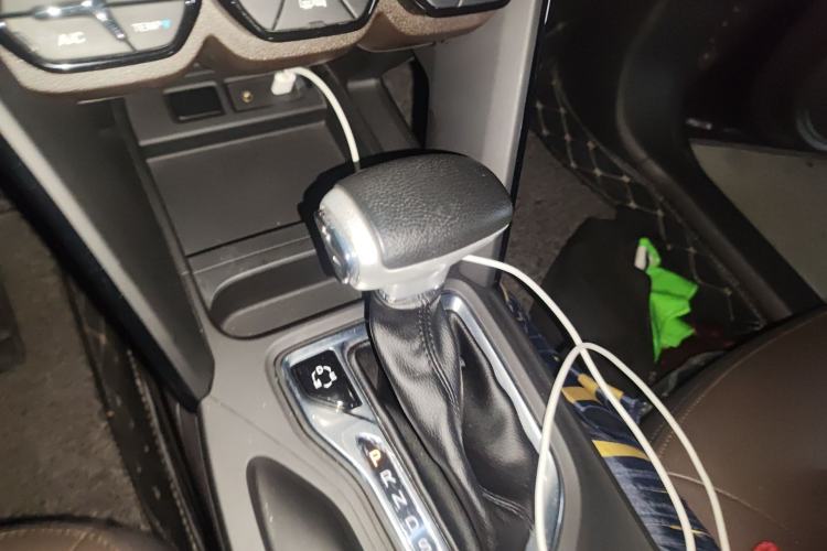 Used GAC Trumpchi GS4 2017 235T Automatic Two-Wheel Drive Luxury Smart Connectivity Version Gear Lever