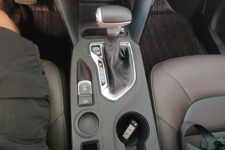 Used GAC Trumpchi GS4 2017 235T Automatic Two-Wheel Drive Elite Edition Gear Lever