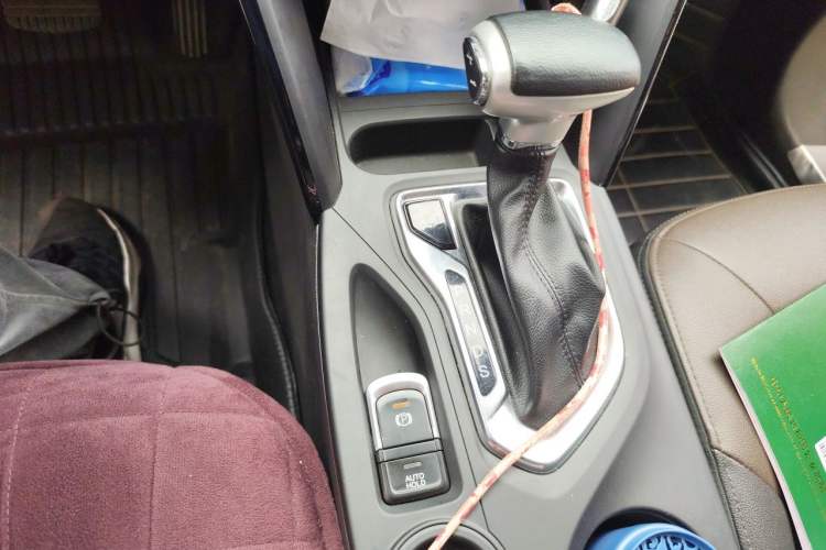 Used GAC Trumpchi GS4 2017 235T Automatic Two-Wheel Drive Luxury Smart Connectivity Version Gear Lever