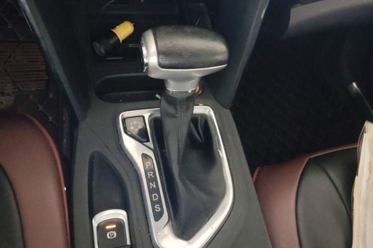 Used GAC Trumpchi GS4 2017 235T Automatic Two-Wheel Drive Elite Edition Gear Lever