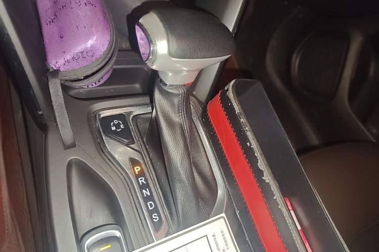 Used GAC Trumpchi GS4 2017 235T Automatic Two-Wheel Drive Luxury Smart Connectivity Version Gear Lever