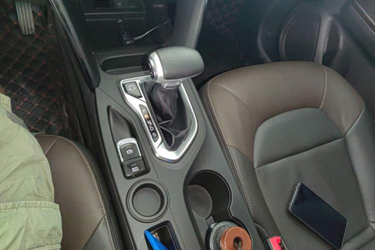 Used GAC Trumpchi GS4 2017 235T Automatic Two-Wheel Drive Luxury Smart Connectivity Version Gear Lever