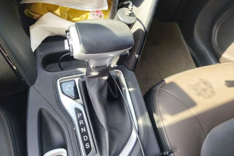 Used GAC Trumpchi GS4 2017 235T Automatic Two-Wheel Drive Luxury Smart Connectivity Version Gear Lever