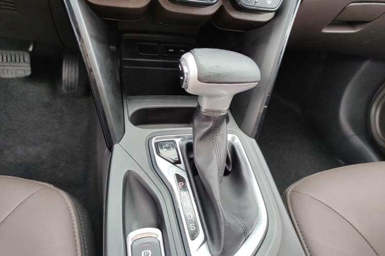 Used GAC Trumpchi GS4 2017 235T Automatic Two-Wheel Drive Elite Edition Gear Lever