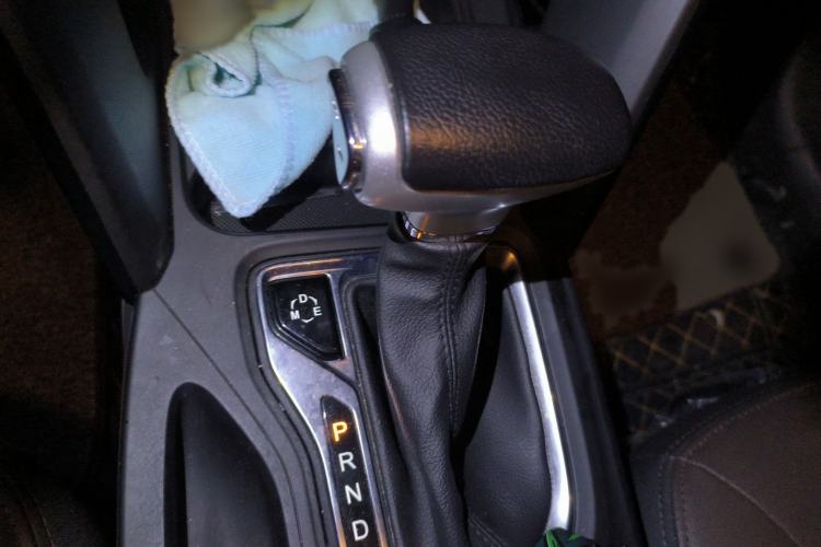 Used GAC Trumpchi GS4 2017 235T Automatic Two-Wheel Drive Luxury Smart Connectivity Version Gear Lever