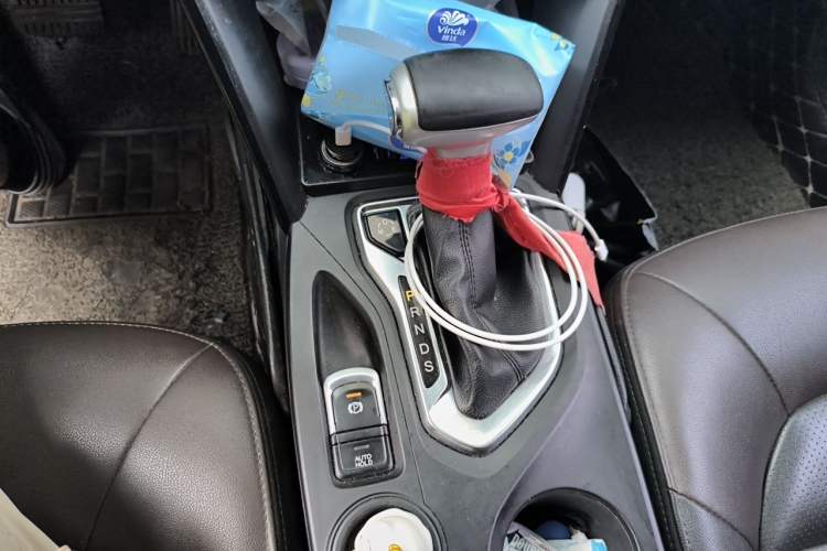 Used GAC Trumpchi GS4 2017 235T Automatic Two-Wheel Drive Luxury Smart Connectivity Version Gear Lever