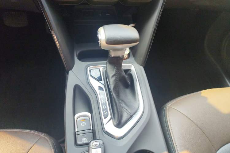 Used GAC Trumpchi GS4 2017 235T Automatic Two-Wheel Drive Elite Edition Gear Lever