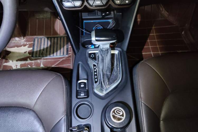 Used GAC Trumpchi GS4 2017 235T G-DCT Two-Wheel Drive Luxury Edition Gear Lever
