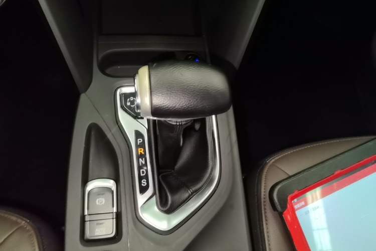 Used GAC Trumpchi GS4 2017 235T Automatic Two-Wheel Drive Luxury Smart Connectivity Version Gear Lever