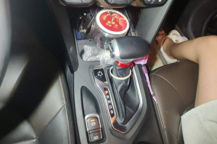 Used GAC Trumpchi GS4 2017 235T Automatic Two-Wheel Drive Luxury Smart Connectivity Version Gear Lever