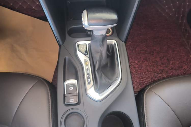 Used GAC Trumpchi GS4 2017 235T Automatic Two-Wheel Drive Luxury Smart Connectivity Version Gear Lever