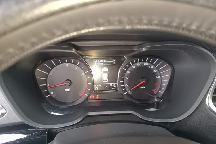 Used GAC Trumpchi GS4 2017 235T G-DCT Two-Wheel Drive Luxury Edition Instrument Cluster