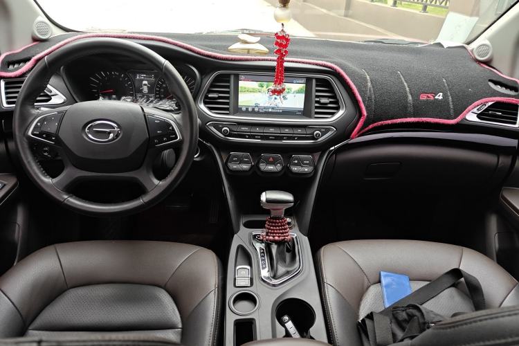 Used GAC Trumpchi GS4 2017 235T Automatic Two-Wheel Drive Luxury Smart Connectivity Version Interior 2