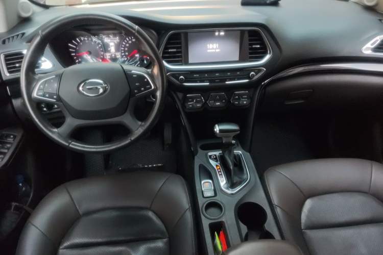Used GAC Trumpchi GS4 2017 235T Automatic Two-Wheel Drive Luxury Smart Connectivity Version Interior 2