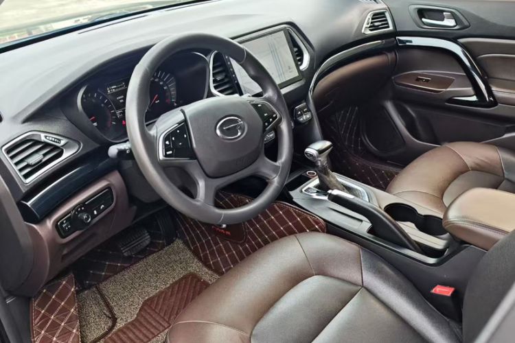 Used GAC Trumpchi GS4 2017 200T G-DCT Two-Wheel Drive Elite Edition Interior 2