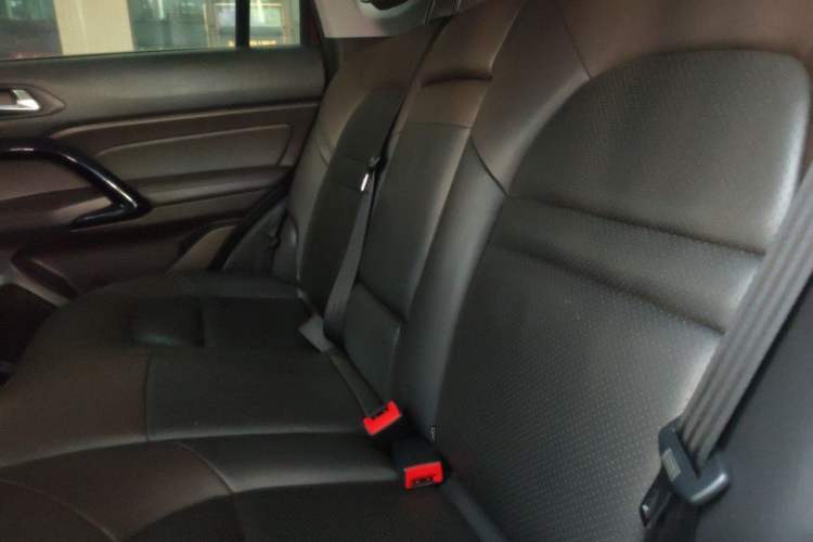 Used GAC Trumpchi GS4 2017 235T Automatic Two-Wheel Drive Luxury Smart Connectivity Version Interior 4