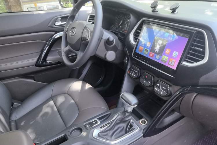 Used GAC Trumpchi GS4 2017 235T Automatic Two-Wheel Drive Elite Edition Interior 5