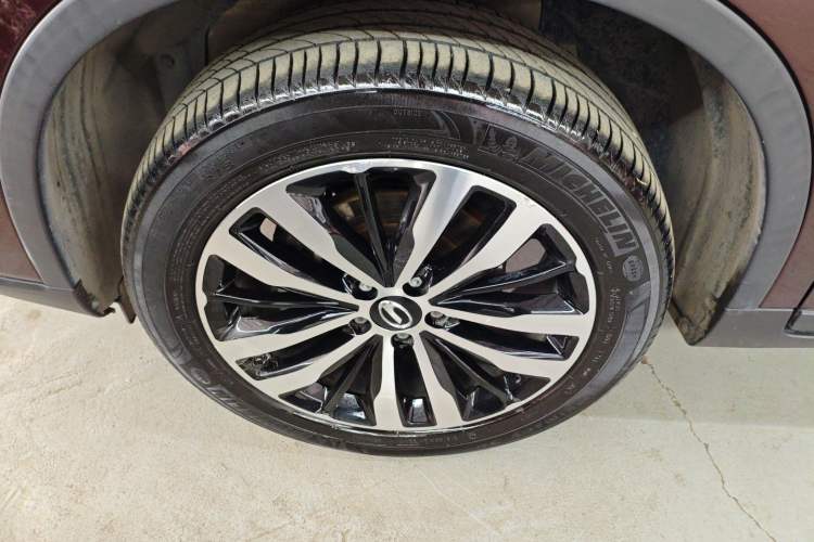 Used GAC Trumpchi GS4 2017 235T Automatic Two-Wheel Drive Luxury Smart Connectivity Version Left Front Wheel Hub