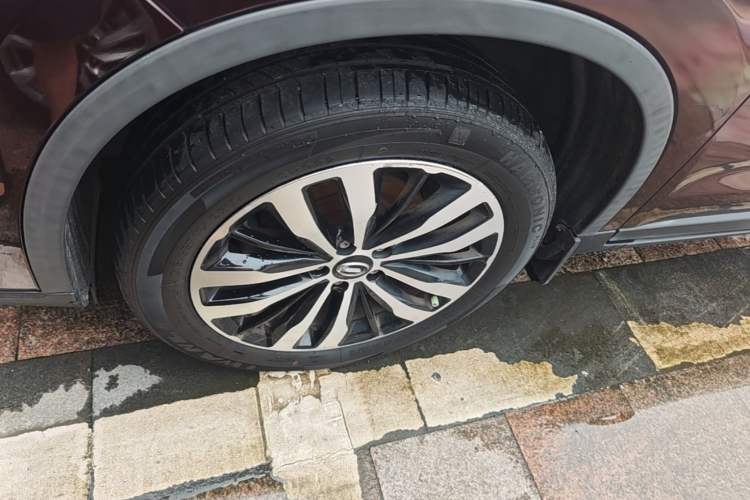 Used GAC Trumpchi GS4 2017 235T Automatic Two-Wheel Drive Luxury Smart Connectivity Version Left Front Wheel Hub