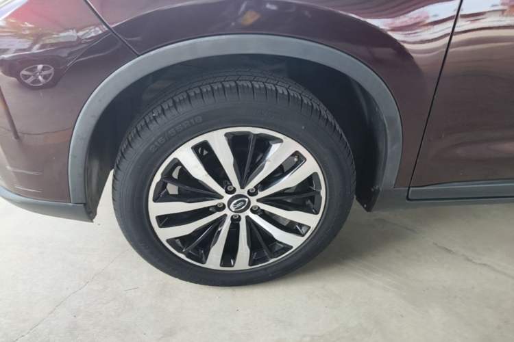 Used GAC Trumpchi GS4 2017 235T Automatic Two-Wheel Drive Luxury Smart Connectivity Version Left Front Wheel Hub