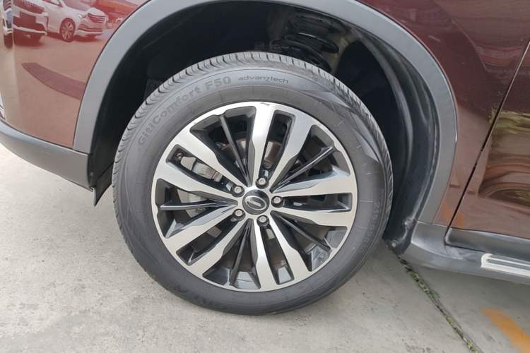 Used GAC Trumpchi GS4 2017 235T Automatic Two-Wheel Drive Luxury Smart Connectivity Version Left Front Wheel Hub