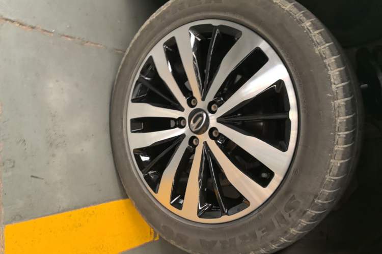 Used GAC Trumpchi GS4 2017 235T Automatic Two-Wheel Drive Luxury Smart Connectivity Version Left Front Wheel Hub