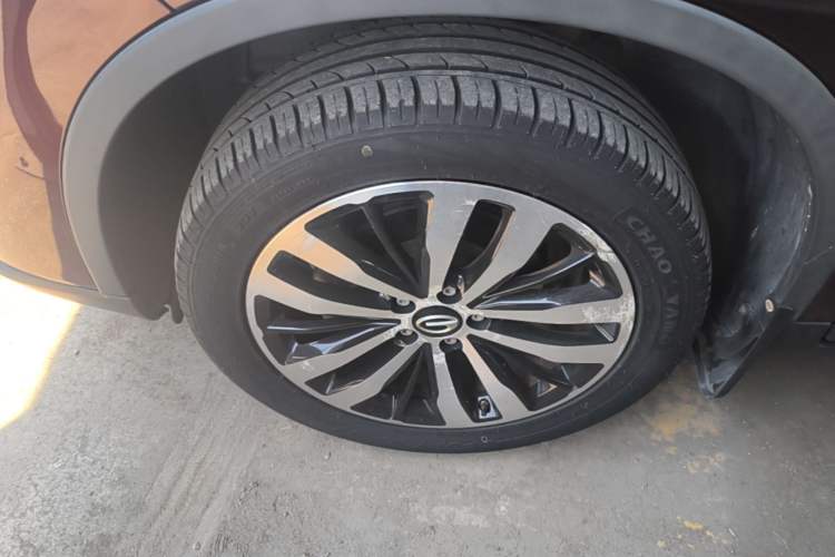 Used GAC Trumpchi GS4 2017 235T Automatic Two-Wheel Drive Luxury Smart Connectivity Version Left Front Wheel Hub
