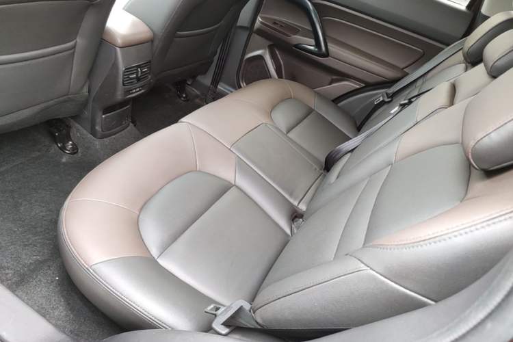 Used GAC Trumpchi GS4 2017 235T Automatic Two-Wheel Drive Elite Edition Left Rear Seat