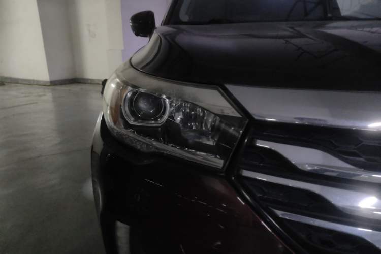 Used GAC Trumpchi GS4 2017 235T Automatic Two-Wheel Drive Luxury Smart Connectivity Version Right Front Headlight
