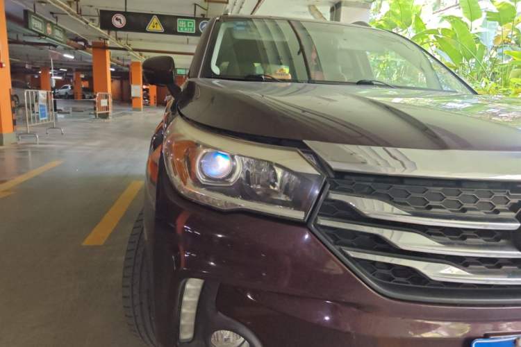 Used GAC Trumpchi GS4 2017 235T Automatic Two-Wheel Drive Luxury Smart Connectivity Version Right Front Headlight
