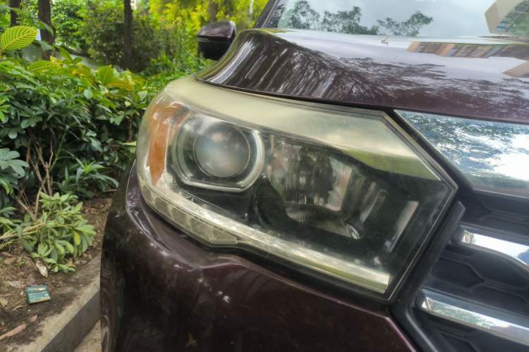 Used GAC Trumpchi GS4 2017 235T Automatic Two-Wheel Drive Luxury Smart Connectivity Version Right Front Headlight