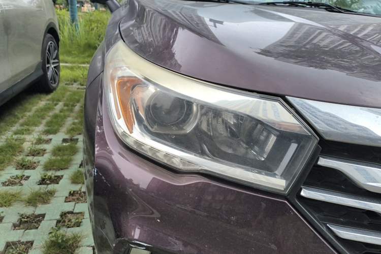 Used GAC Trumpchi GS4 2017 235T Automatic Two-Wheel Drive Luxury Smart Connectivity Version Right Front Headlight