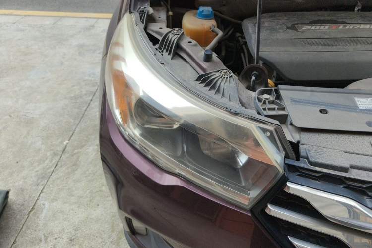 Used GAC Trumpchi GS4 2017 200T G-DCT Two-Wheel Drive Luxury Edition Right Front Headlight